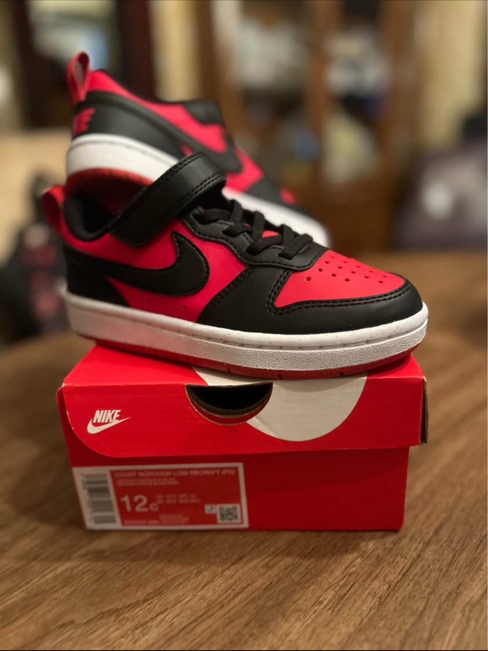 Nike Kids Low Top Sneakers in red  & black